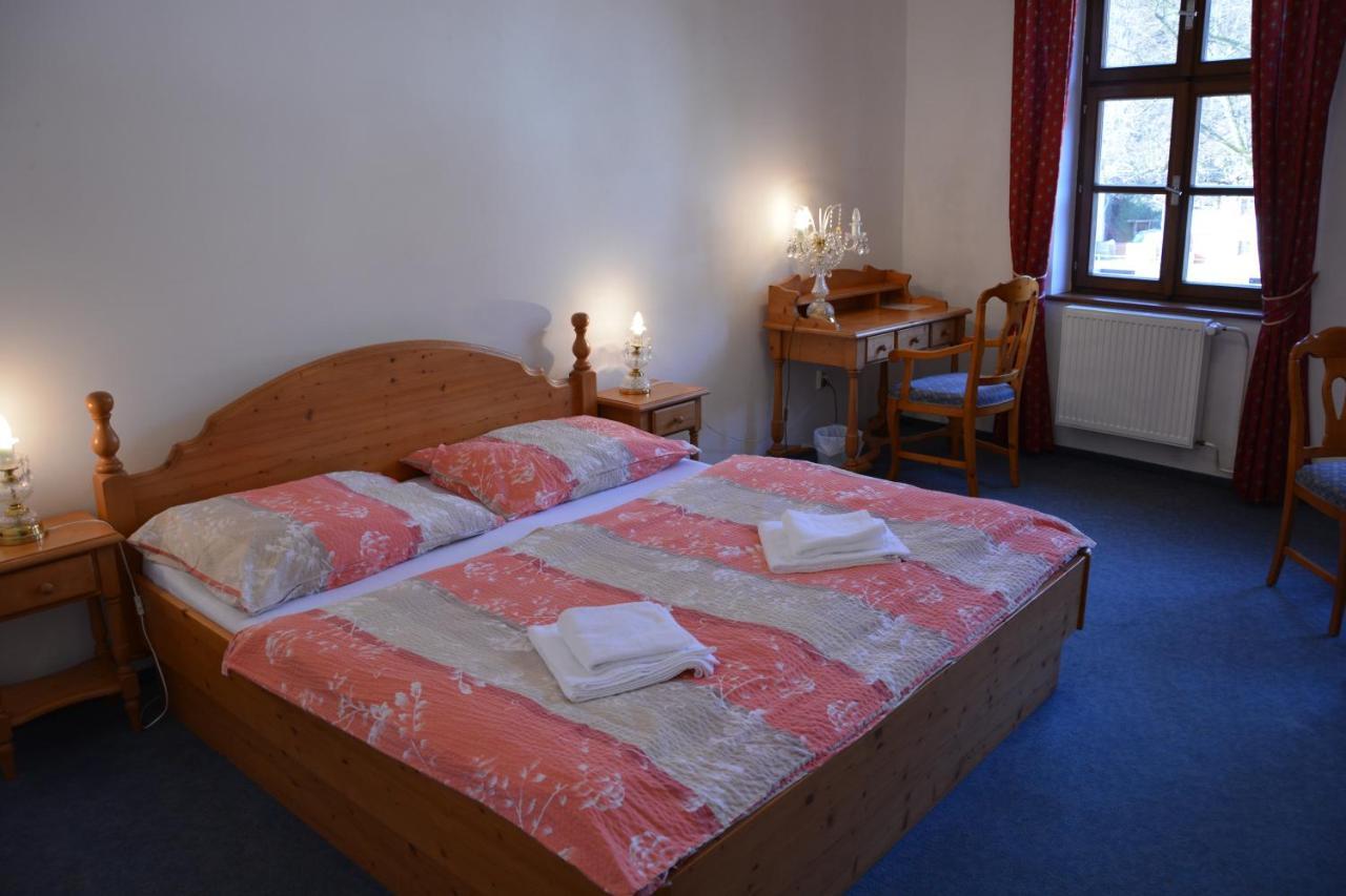 Hotel Ruze Rožmberk nad Vltavou エクステリア 写真